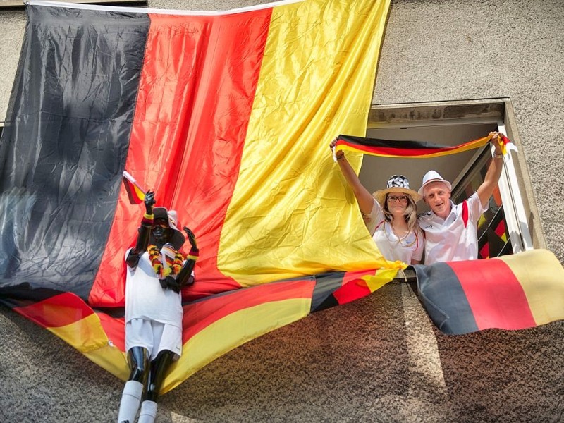 WM-Deko von Tommy May und Jaqueline Kleiß an der Hofsteder Straße in Bochum.