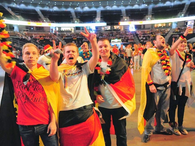 Public Viewing in der Oberhausen Arena.