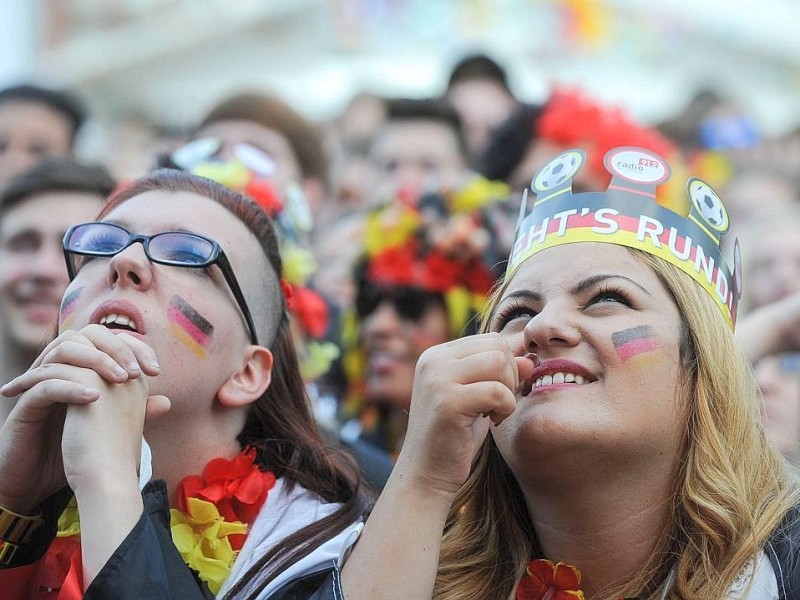 Public Viewing in Dortmund auf dem Friedensplatz.