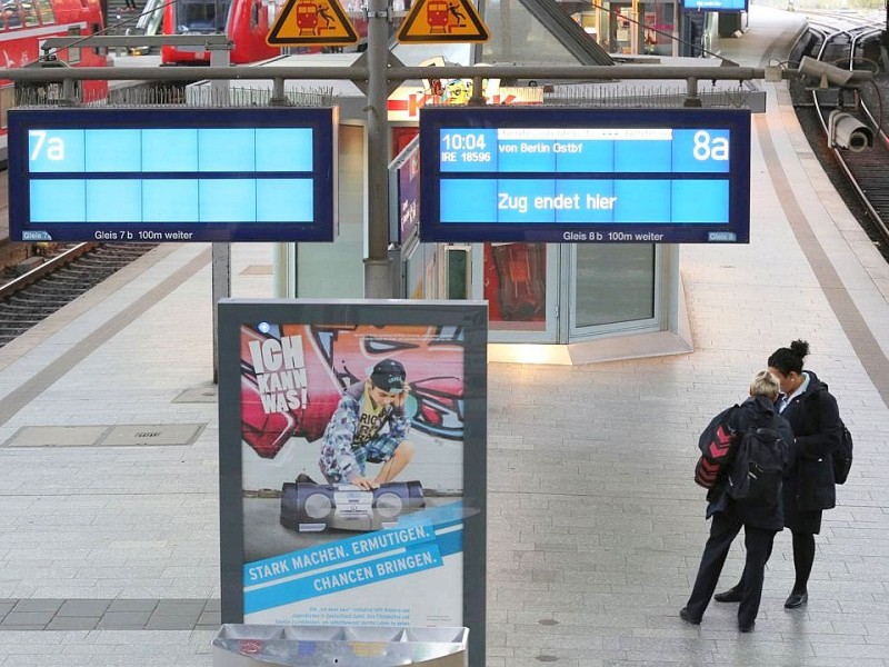 Der Hamburger Hauptbahnhof war Mittwochvormittag menschenleer.