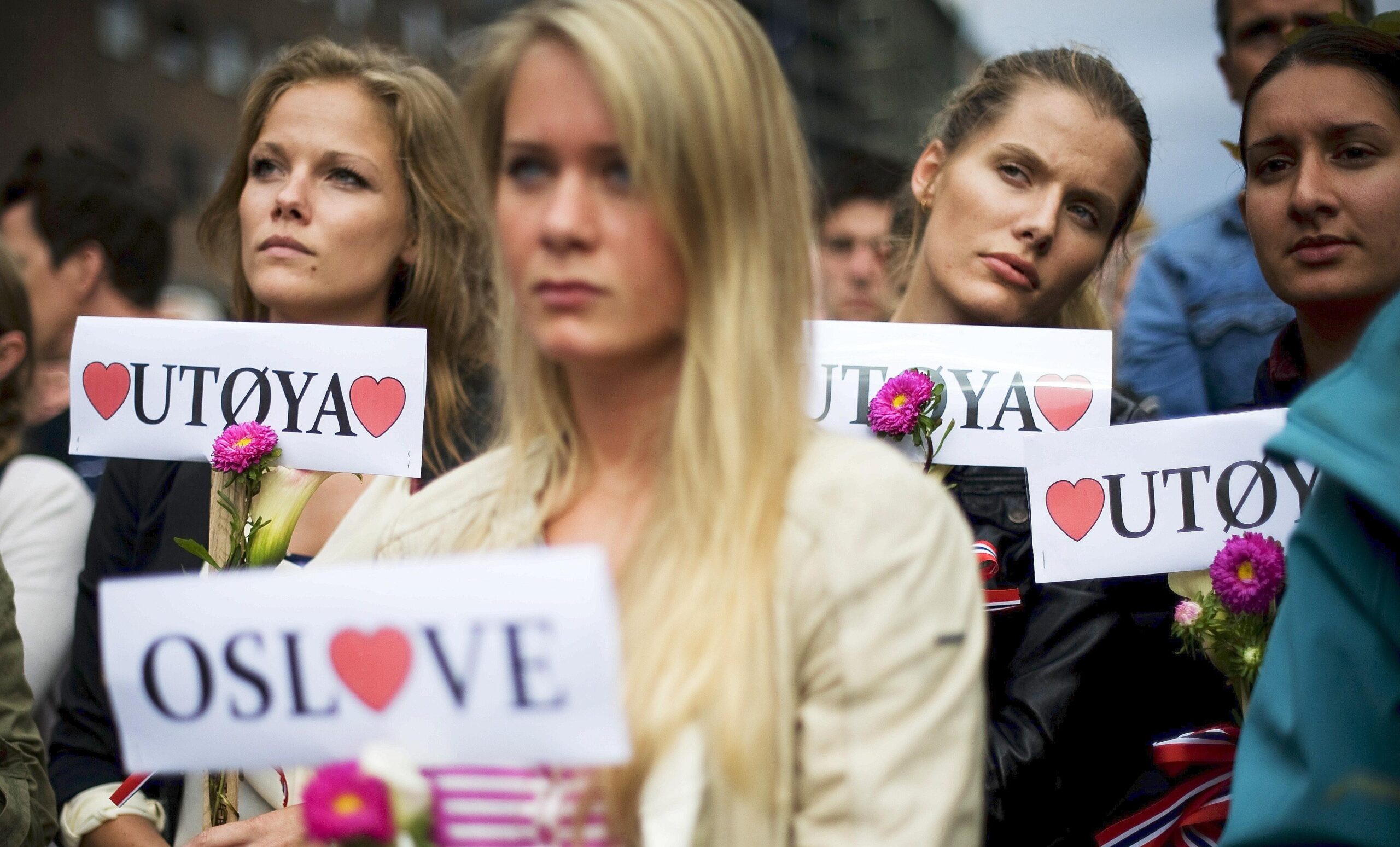 Der Marsch ist ein Zeichen der Solidarität. In Norwegen, einem Land mit gerade einmal fünf Millionen Einwohner, kennt fast jeder einen der Getöteten oder einen  Angehörigen.