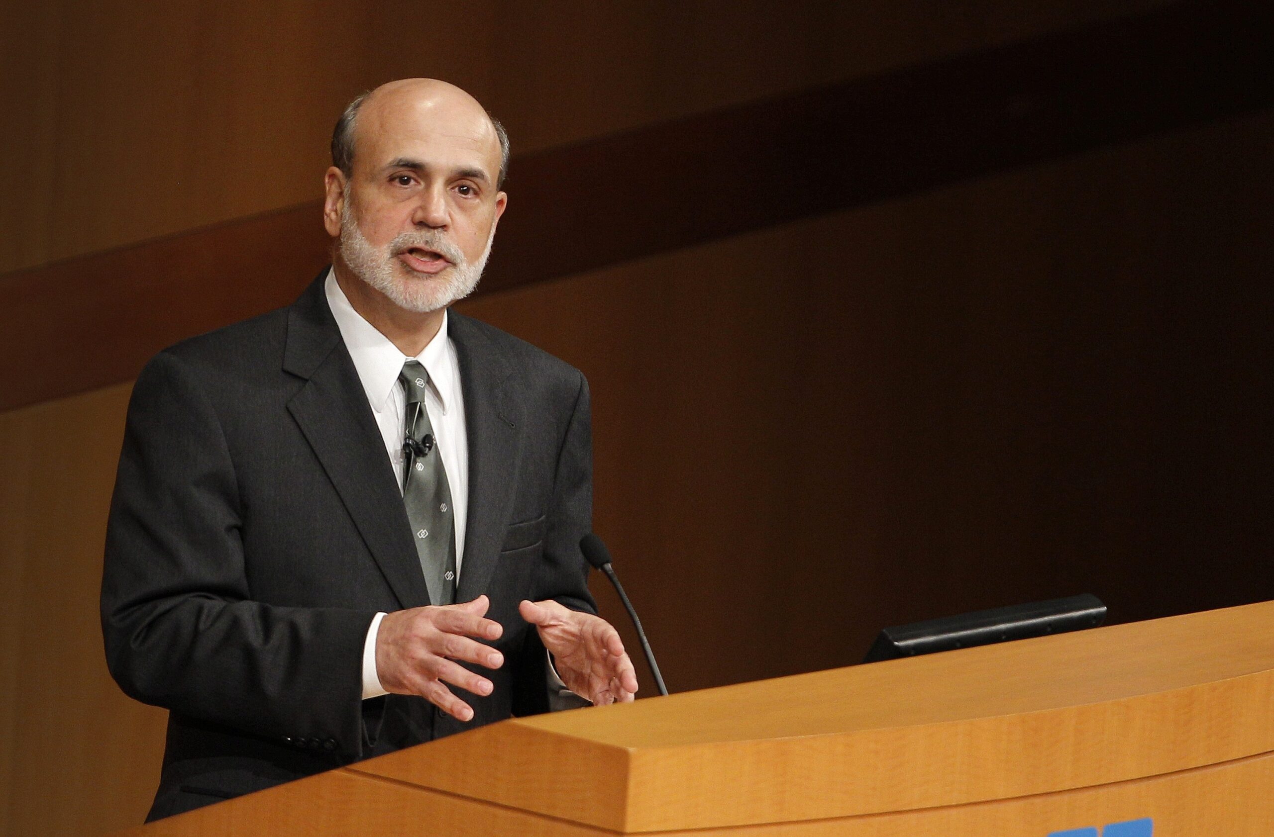 ...der Chef der US-Notenbank Ben Bernanke. Er ist im Forbes-Ranking auf Platz 8. Nicht mit Millionen Gläubigern, sondern mit Millionen Gläubigen...