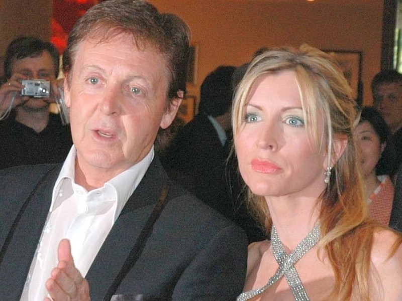 ...25 Jahren Altersunterschied:Sir Paul McCartney und Heather Mills McCartney waren ein Paar, bis sie sich in einem langen und öffentlichen Rosenkrieg trennten.