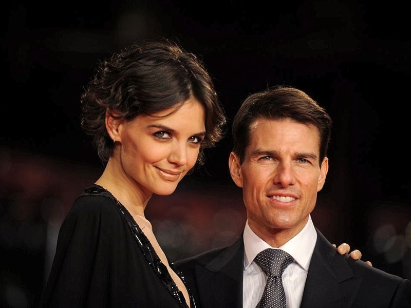 16 Jahre Altersunterschied: In dritter Ehe war der US-amerikanische Schauspieler Tom Cruise mit der 16 Jahre jüngeren Kollegin Katie Holmes verheiratet. Im August haben sie ihre Scheidungspapiere unterzeichnet.