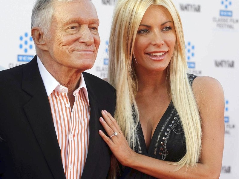 60 Jahres Altersunterschied:Sogar den Ober-Playboy kann eine junge Frau schwach machen. Crystal Harris (26) und der 60 Jahre ältere Hugh Hefner hätten im vergangenen Jahr fast geheiratet, trennten sich, sind aber seit kurzem wieder ein Paar.