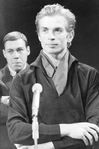 Rudolf Nureyev (1938 - 1993): Der russische Balletttänzer Rudolf Nureyev starb im Alter von 54 Jahren. Sein Arzt gab erst nach seinem Tod bekannt, dass Nureyev an den Folgen seiner HIV-Infektion gestorben war.