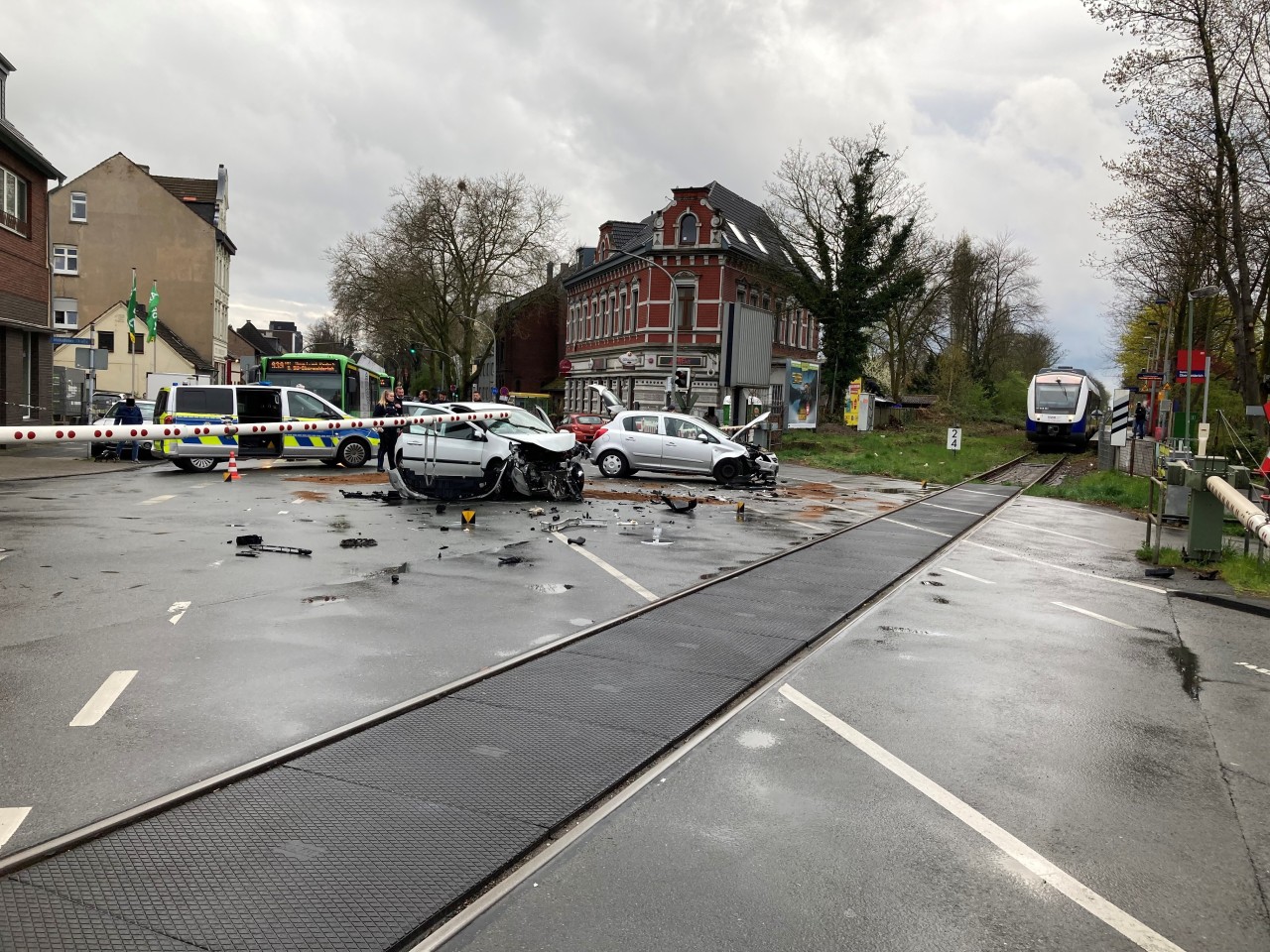 In Oberhausen gab es einen Unfall am Bahnübergang.