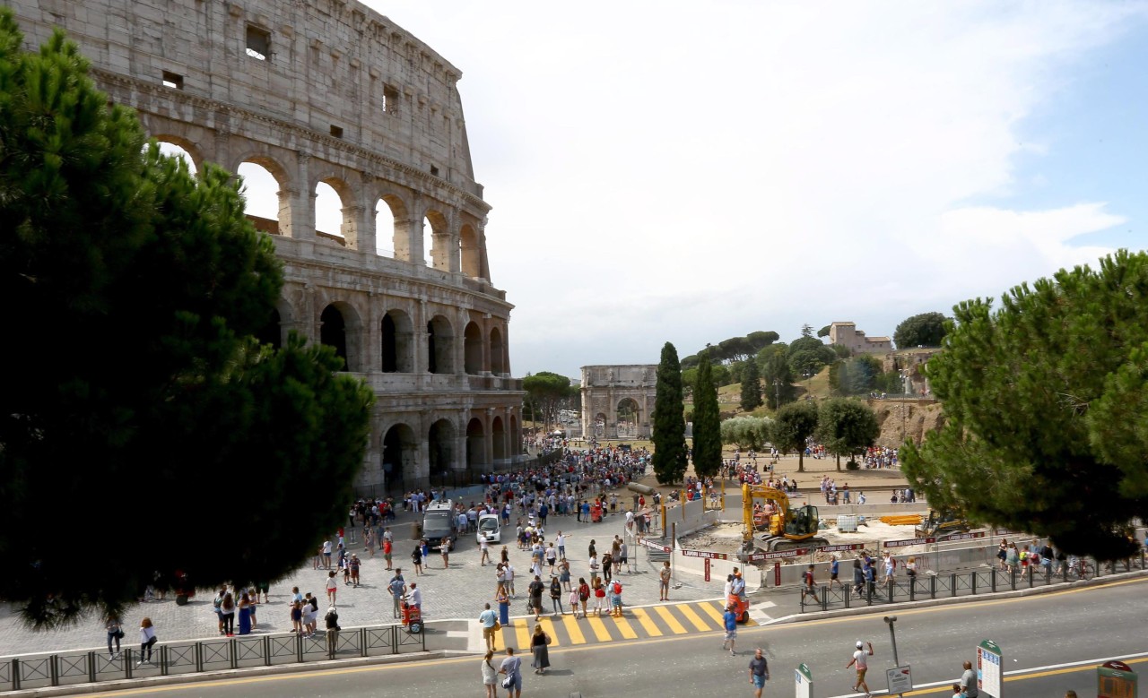 Das Kolosseum ist ein beliebter Anlaufpunkt für Urlauber in Italien.