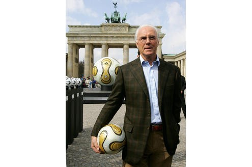 Sein größter Erfolg als Funktionär lässt sich allerdings nicht an Titeln messen. Franz Beckenbauer vor dem Beginn der WM im eigenen Land.