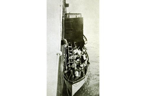 Ein Rettungsboot der Titanic, fotografiert von der...