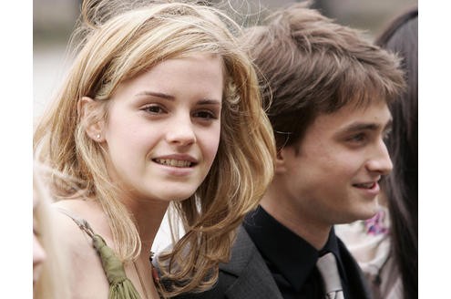 Als Zauberschülerin Hermine wurde Emma Watson an der Seite von Daniel Radcliffe in der Verfilmung der Harry Potter-Romane weltbekannt. Die Entwicklung der Schauspielerin vom Schulmädchen zur jungen Frau konnten die Zuschauer über die Jahre verfolgen.