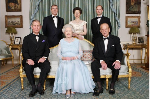 Queen Elizabeth II. und Prinz Philip haben vier gemeinsame Kinder: Charles (vorne links), Andrew (hinten links), Anne und Edward (hinten rechts).