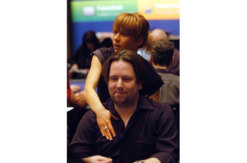 EPT Pokerturnier im Casino Hohensyburg in Dortmund, die Münchner Physiotherapeutin Steffi macht die Zocker wieder fit