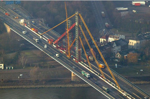 Duisburg: A40-Autobahnbrücke am 10.01.2006. (Luftbild/Copyright: Hans Blossey)