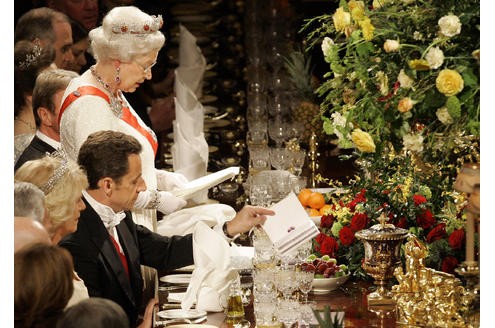 Auch die internationale Politik-Prominenz hatte mehrfach die Ehre. Der französische Präsident Nicolas Sarkozy bekam im März 2008 ein Staatsbankett im Schloss Windsor, ...