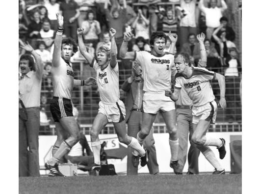 M.-Gladbach gegen Borussia Dortmund 12:0 Jupp Heynkes hat wieder zugeschlagen. Insgesamt schoß er 5 Treffer. Von links Theis BVB, del Haye, Heynkes und Wittkamp MG. 29.4.1978 Foto Bodo GOEKE