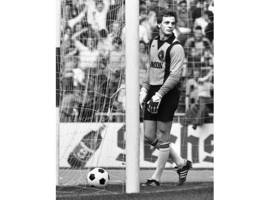 M.-Gladbach gegen Borussia Dortmund 12:0 BVB Torhüter Endrulat mußte 12 mal den Ball aus dem Netz holen. 29.4.1978 Foto Bodo GOEKE