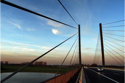 Rheinbrücke Rees Foto Dirk Schuster 