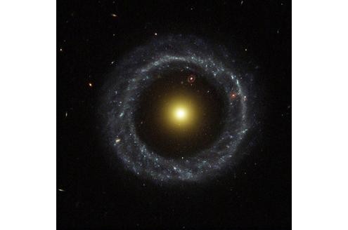 Diese Galaxie ist nicht spiral-, sondern ringförmig.
Bild: Nasa