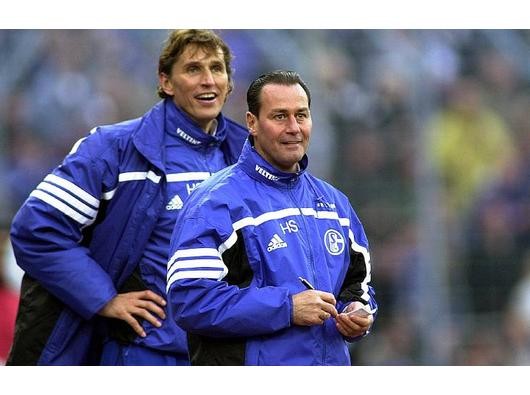 Trainer Huub Stevens (re.) mit Co-Trainer Holger Gehrke (beide Schalke).