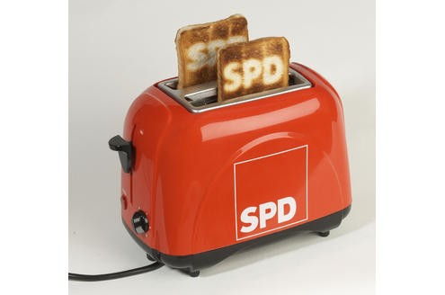 Partei-Unterstützer haben die Qual der Wahl. Der SPD-Toaster kostet im Online-Shop 27,60 Euro, CDU-Badeschlappen gibt es für 2,98 Euro. Der FDP-Lippenstift ist für 1,50 Euro zu haben, ein Papp-Fächer der Grünen kostet zehn Cent.