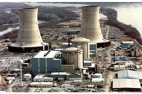 Mit dem beinahe-Gau in Harrisburg, in dem es schon zur Kernschmelze gekommen war,  im US-Amerikanischen AKW Three Miles Island am 28.03.1979 gerieten die Gefahren der Atomkraft das erste mal in den Blick der Öffentlichkeit.
AFP PHOTO/DOE