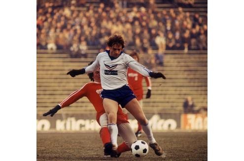 Jawohl, Lothar Matthäus hat sogar einen Zweikampf gegen Helmut Kremers bestritten - und zwar am 19. Januar 1980.