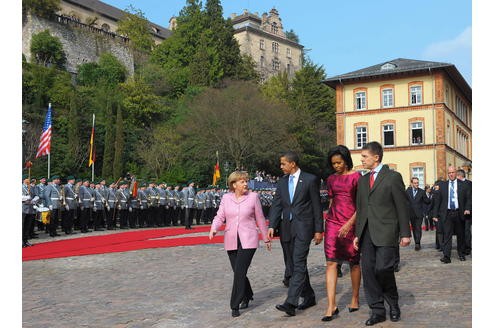 Mit von der Partie waren natürlich auch die First Lady und Joachim Sauer, der Gatte der Kanzlerin.