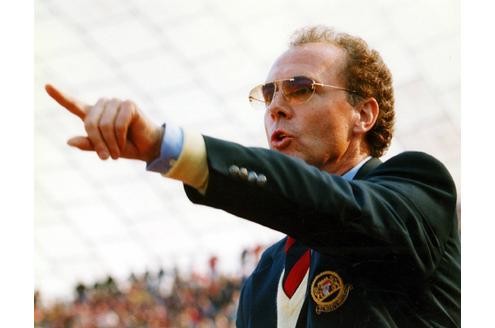 Auch als Vereinstrainer ist Franz Beckenbauer erfolgreich. 1994 übernimmt er seinen Heimatverein Bayern München, nachdem er nach der WM für ein Jahr erste Erfahrungen bei Olympique Marseille gesammelt hatte.