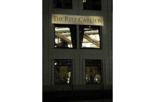 Die größte Suite im Berliner Hotel Ritz-Carlton misst 285 Quadratmeter, hat sechs Zimmer, drei Bäder und eine Küche. Sie kostet 14 500 Euro pro Nacht und soll Regierungschefs und Filmstars bei ihren Berlin-Besuchen beherbergen.