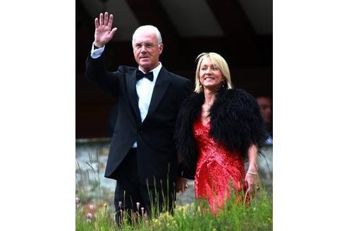 Franz Beckenbauer mit Ehefrau Heidi bei der Hochzeit...