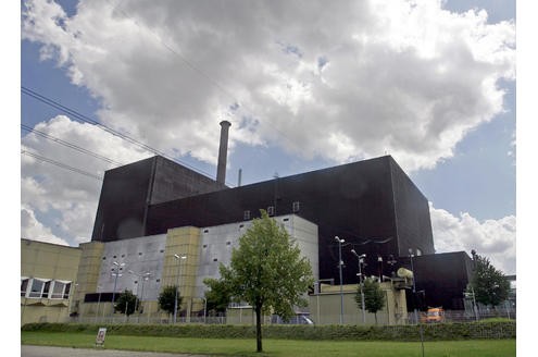 Zwar waren fehlerhafte Dübel nicht die Ursache für die Panne in Brunsbüttel im Juni 2007; da aber, wie sich danach herausstellte, wohl auch die Hälfte aller begutachteten Dübel fehlerhaft waren, steht der Reaktor wesentlich länger still als geplant.
Foto: AP