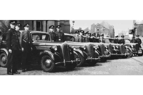 Der Radiostreifendienst kommt mit dem Opel Super 1946 erstmalig wieder ins Rollen.