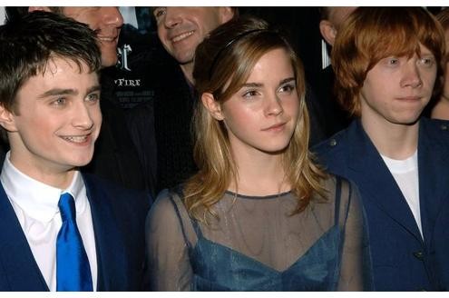Im Jahr 2004 wurde Harry Potter und der Gefangene von Askaban veröffentlicht. Der Nachfolger Harry Potter und der Feuerkelch kam ein Jahr später in die Kinos. Bei den Premierenfeiern zeigt sich Emma Watson nicht mehr in kindlichen Kleidern.