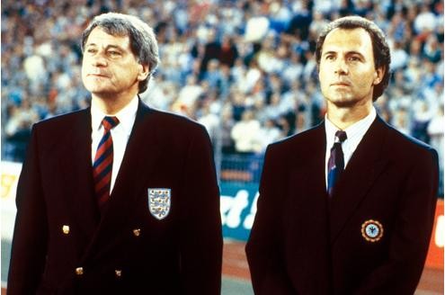 Fast wie 1986 in Mexiko, nur dass sich Bobby Robson und Franz Beckenbauer dieses Mal beim Länderspiel treffen. 1987 schlägt Deutschland England mit 3:1 im Düsseldorfer Rheinstadion.