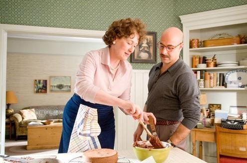 Diplomat Paul (Stanley Tucci) freut sich, dass seine Frau Julia (Meryl Streep) etwas gefunden hat, das sie glücklich macht: Kochen! © Sony Pictures
