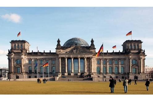 Heute tagen die Abgeordneten im Berliner Reichstag...