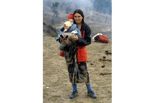 ...sie stammt aus Messners Beziehung zu Nena Holguin. Mit seiner zweiten Ehefrau, Sabine Stehle, hat er drei gemeinsame Kinder.