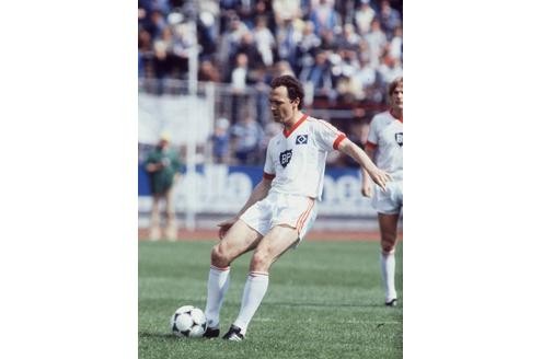 Nach seiner Zeit bei Cosmos New York kehrt Franz Beckenbauer noch einmal für zwei Spielzeiten auf die Bundesligabühne zurück.