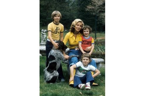 Ehefrau Brigitte Beckenbauer mit ihren Söhnen Thomas, Michael und Stephan.