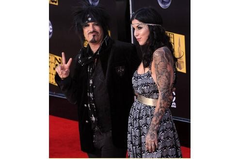 Mit Nikki Sixx, dem Bassist der Band Mötley Crüe, war Kat Von D eine Weile zusammen. Gemeinsam tauchten sie bei der Verleihung der American Music Awards 2008 in Los Angeles auf und...