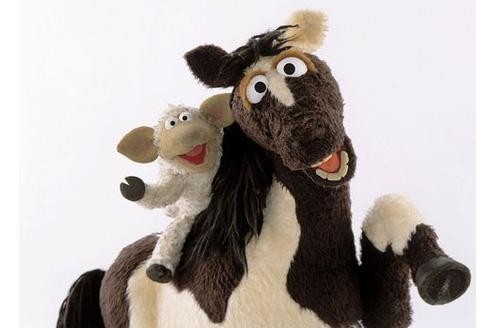 ...das Schaf Wolle auf dem Pferd... © NDR/Sesame Workshop