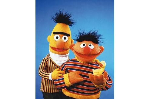 ...Ernie und Bert,... © NDR/Sesame Workshop