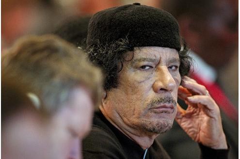 Damit vollzog Gaddafi eine radikale Kehrtwende und streckte die Hand nach dem Westen aus. Libyen wurde wieder hoffähig, die UNO hob das Embargo auf. Internationale Konzerne standen ...