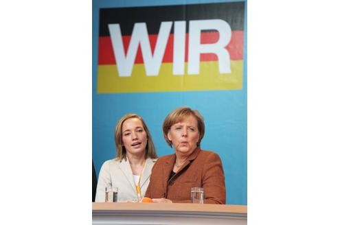 ...ist Schröder nun Teil von Kanzlerin Merkels Programm zur Schadensbegrenzung.