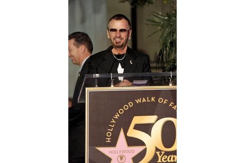 Ex-Beatle Ringo Starr bekam auch einen Stern auf dem Walk of Fame. Er ist mittlerweile 69 Jahre alt...