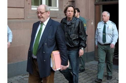 Mehrere Anträge seines Anwalts Reinhard Georg Birkenstock (links) auf Aufhebung der U-Haft werden vom Mannheimer Landgericht abgewiesen.
