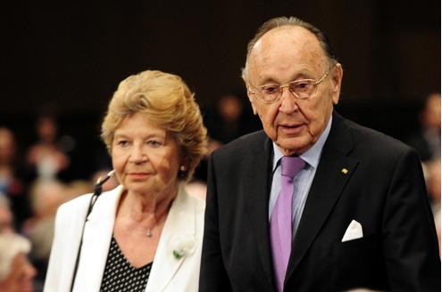 Der ehemalie Bundesaußenminister Hans Dietrich Genscher (FDP) und seine Ehefrau Barbara Genscher beim offiziellen Festakt zum 80. Geburtstag von Altkanzer Helmut Kohl .