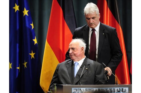Kohl mahnte in seiner Rede, die europäische Einheit mit allen Mitteln zu verteidigen und das Erreichte auszubauen.