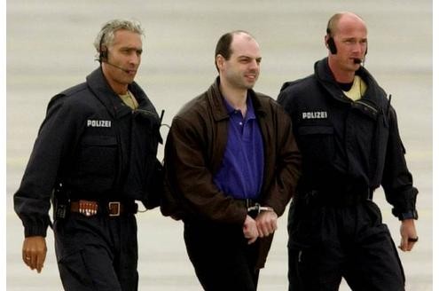 Der Drahtzieher Thomas Drach wird in Argentinien verhaftet und im März 2001 zu 14 Jahren und sechs Monaten Haft verurteilt. Sein wichtigster Komplize erhält zehn Jahre und sechs Monate.
